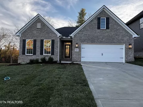9022 Chandlers Cove Ln, Knoxville, TN 37922
