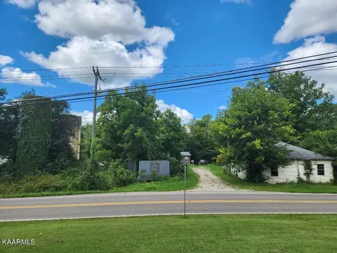 318 Old Dandridge Pike, Strawberry Plains, TN 37871