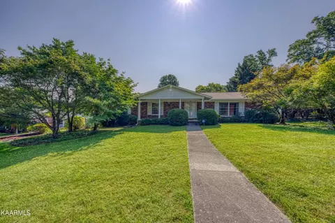 208 Essex Dr, Knoxville, TN 37922