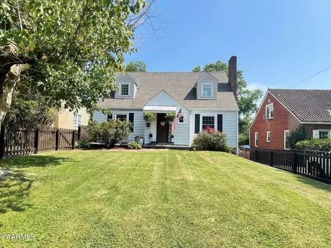 2914 Sanders Dr, Knoxville, TN 37918