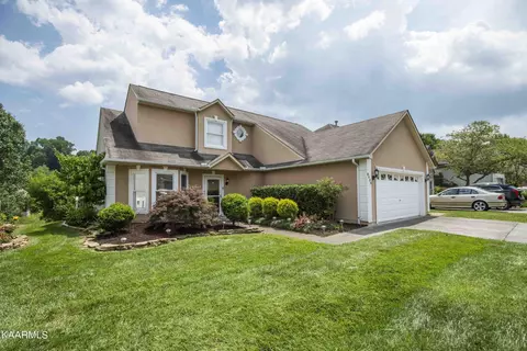 8608 Charles Towne Ct, Knoxville, TN 37923