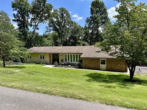 204 Scenic Dr, Oak Ridge, TN 37830