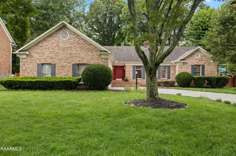 1213 Ashgrove Pl, Knoxville, TN 37919