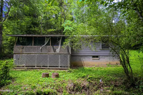 207 Rayfield Ln, Sevierville, TN 37876