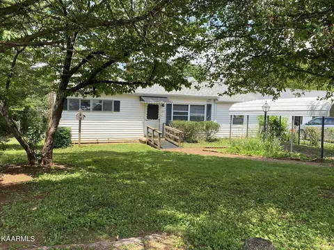 2517 Marshall St, Maryville, TN 37804