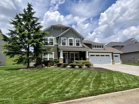 821 Clover Fields Ln, Knoxville, TN 37932