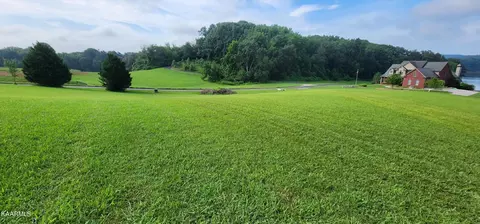 4744 Driftwood Ln, Louisville, TN 37777