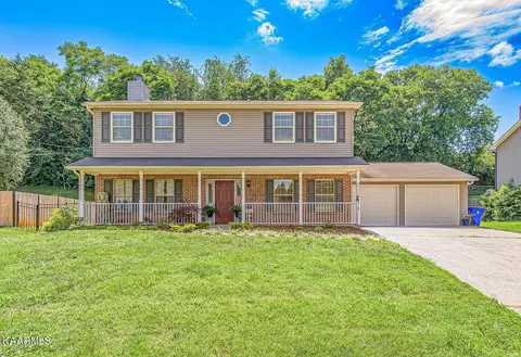 9237 Countryway Dr, Knoxville, TN 37922