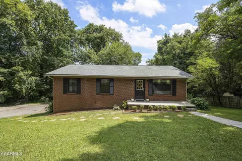 6104 Janmer Ln, Knoxville, TN 37909