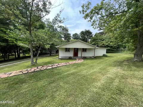 4044 Old Midway Rd, Lenoir City, TN 37772