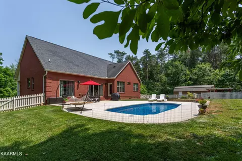 3215 Deerfield Dr, Louisville, TN 37777