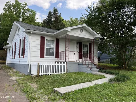 320 W Inskip Dr, Knoxville, TN 37912