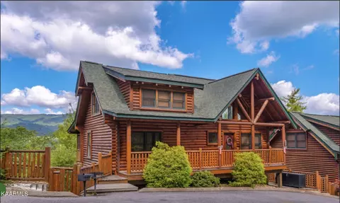 2212 Quiet Valley Way, Sevierville, TN 37862