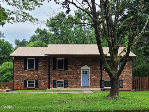 9921 Coluzzi Dr, Knoxville, TN 37923