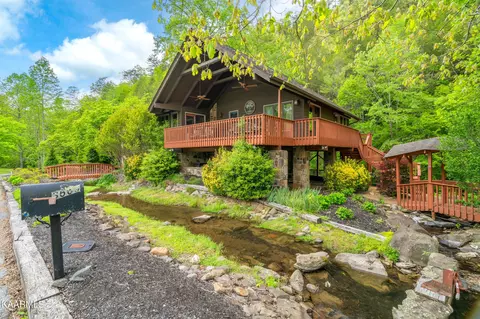 3669 Lindsey Mill Rd, Gatlinburg, TN 37738