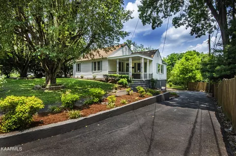 2712 Oswald St, Knoxville, TN 37917