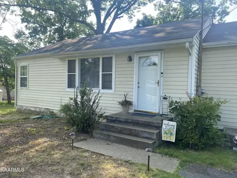 512 Oakcrest Rd, Knoxville, TN 37912