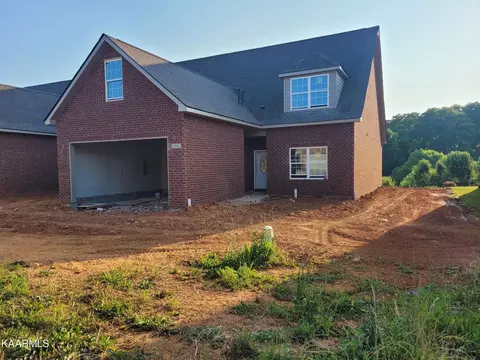980 Meadow Walk Ln, Lenoir City, TN 37772