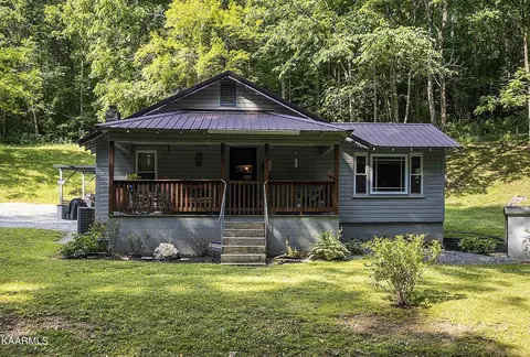 866 Knoxville Hollow Rd, La Follette, TN 37766