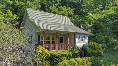 2341 Lower Rinehart Rd, Dandridge, TN 37725