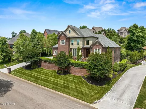 10063 Fox Cove Rd, Knoxville, TN 37922