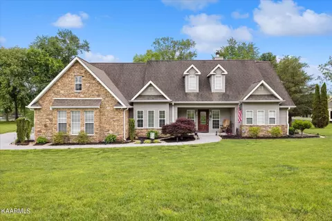 2940 Deep River Dr, Sevierville, TN 37876