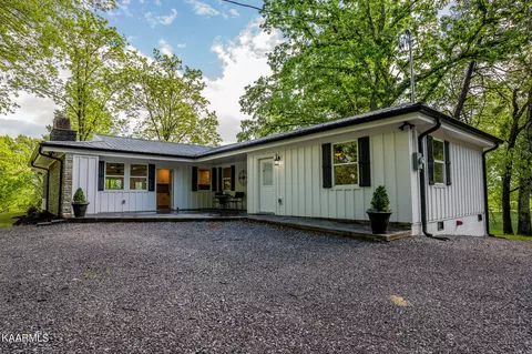 9439 Skaggston School Rd, Corryton, TN 37721