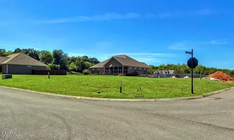 335 Lighthouse Blvd, Loudon, TN 37774
