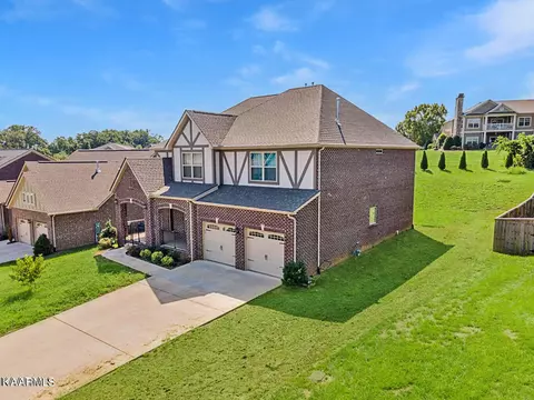 10814 Hunters Knoll Ln, Knoxville, TN 37932