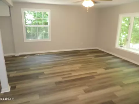 904 Gamble Dr, Heiskell, TN 37754 photo 2
