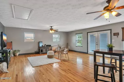 7209 Della Dr, Powell, TN 37849 photo 9
