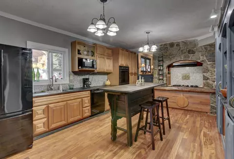 608 Eagle Bend Rd, Clinton, TN 37716 photo 2