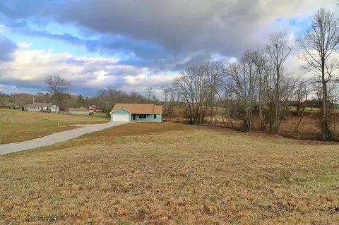 492 Stanley St, Oneida, TN 37841 photo 1