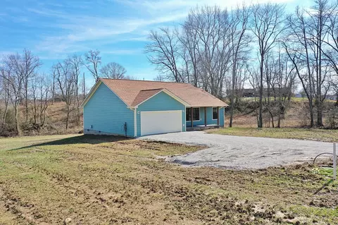 492 Stanley St, Oneida, TN 37841 photo 3