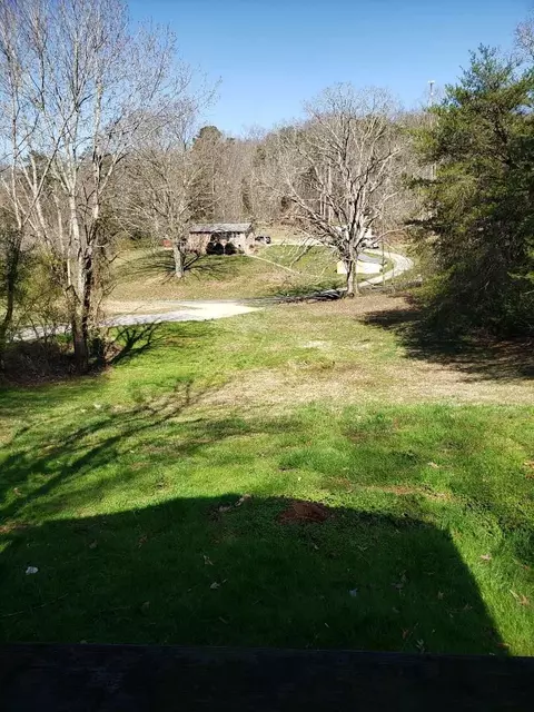 9850 Heiskell Rd, Heiskell, TN 37754 photo 2