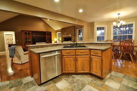 385 Eli Ln, Oneida, TN 37841 photo 8