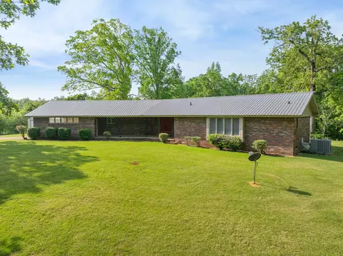 210 Martin Ln, Decaturville, TN 38329