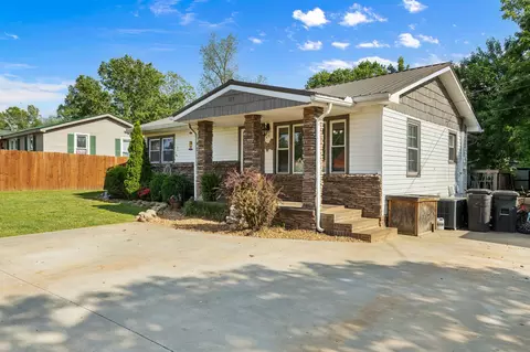 109 E Market St, Decherd, TN 37324 photo 2