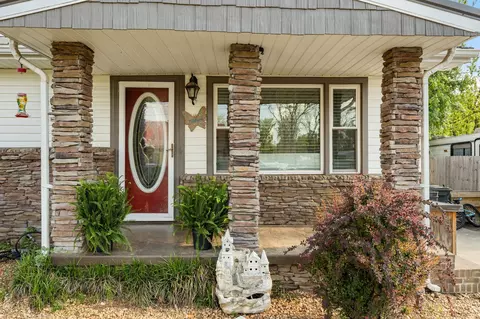 109 E Market St, Decherd, TN 37324 photo 4