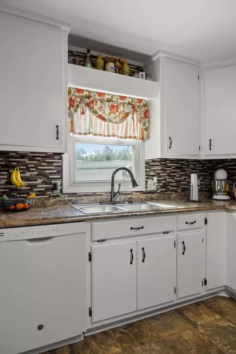 109 E Market St, Decherd, TN 37324 photo 9