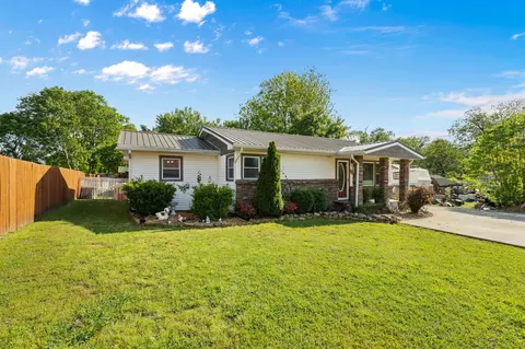 109 E Market St, Decherd, TN 37324 photo 3