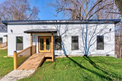 122 Warrior Ln, Oak Ridge, TN 37830