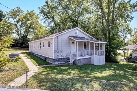 617 W Outer Dr, Oak Ridge, TN 37830