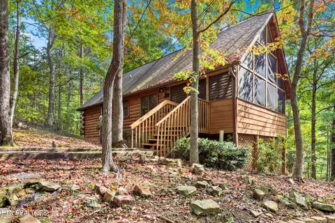 2349 Courtney Ln, Sevierville, TN 37876