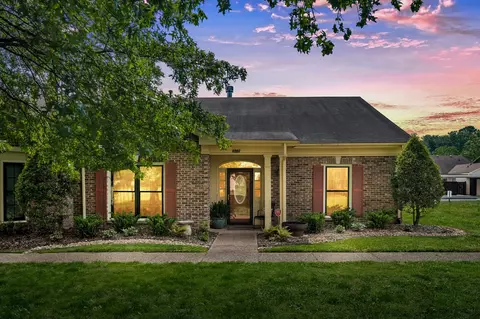 8542 Sawyer Brown Rd, Nashville, TN 37221