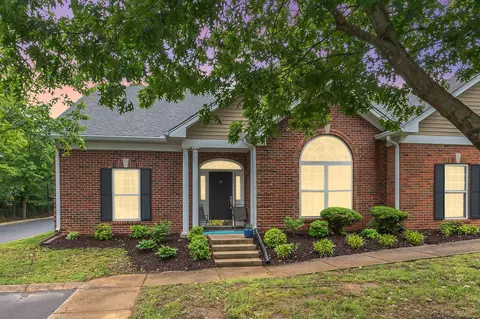 13 Hosier Ct, Lebanon, TN 37087