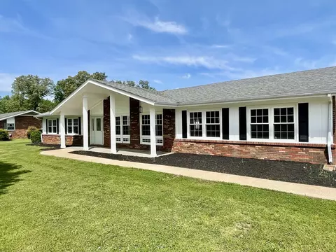 1570 Branch Dr, Lawrenceburg, TN 38464