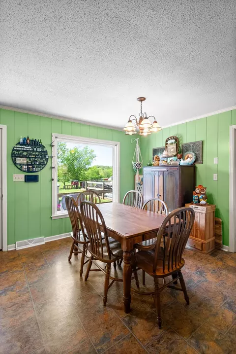 Dining - 558 Bumpus Rd, Cunningham, TN 37052 photo 3 of 3