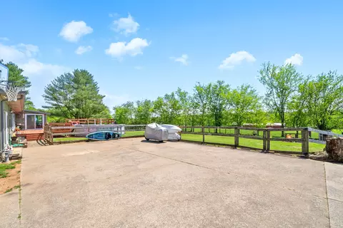 Exterior - 558 Bumpus Rd, Cunningham, TN 37052 photo 8 of 15