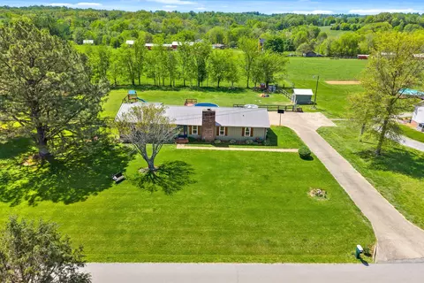 View/Area - 558 Bumpus Rd, Cunningham, TN 37052 photo 3 of 6
